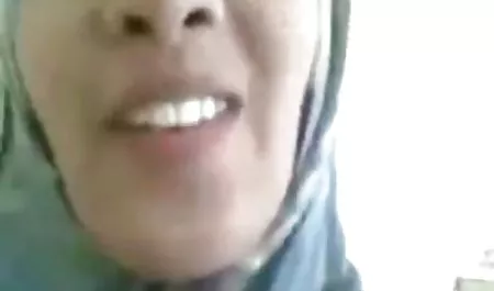 الجمال الاحتفال بعيد ميلاد 0 في سكس مصرى نسوان مربربه الحلق أو